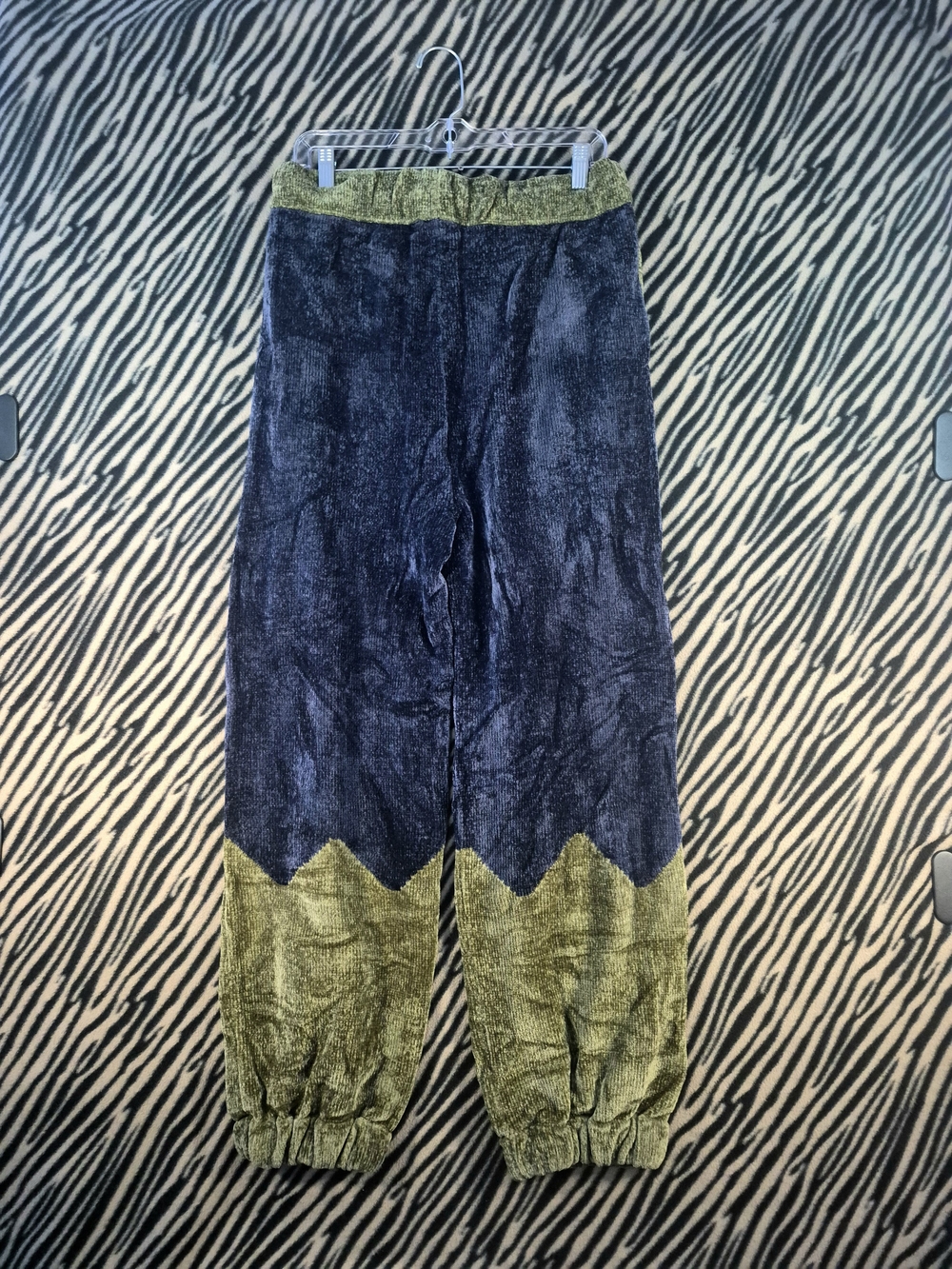 Adrian Two-Tone Velvet Lounge Pants with Scalloped Hem - Picture 5 of 8
